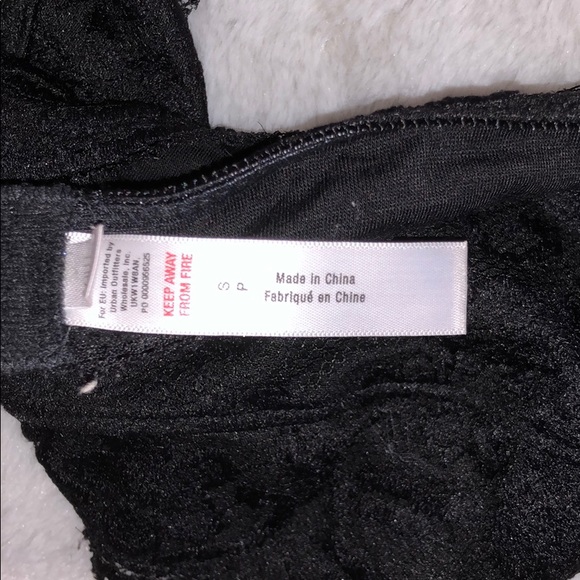 Urban Outfitters - add to bundle & get FREE - Picture 4 of 4